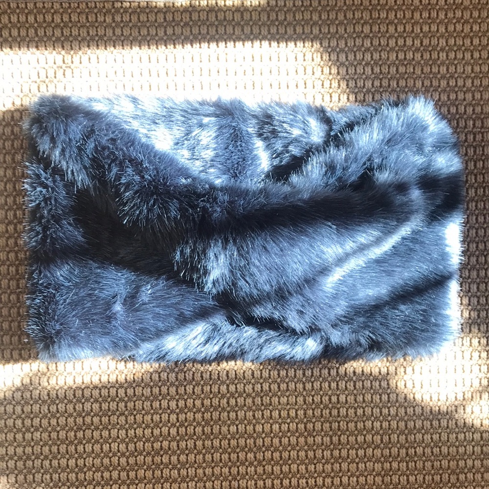 Stylish  Faux Fur Scarf / wrap